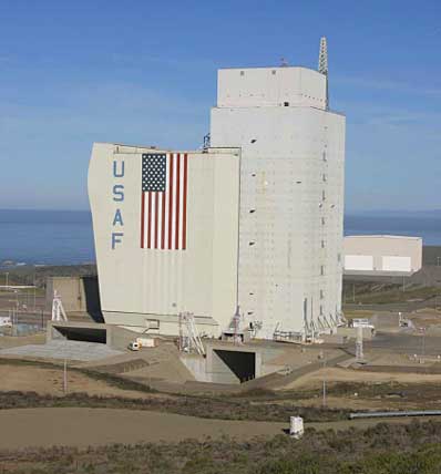 http://spaceflightnow.com/news/n0401/18delta4slc6/slc6image1.jpg