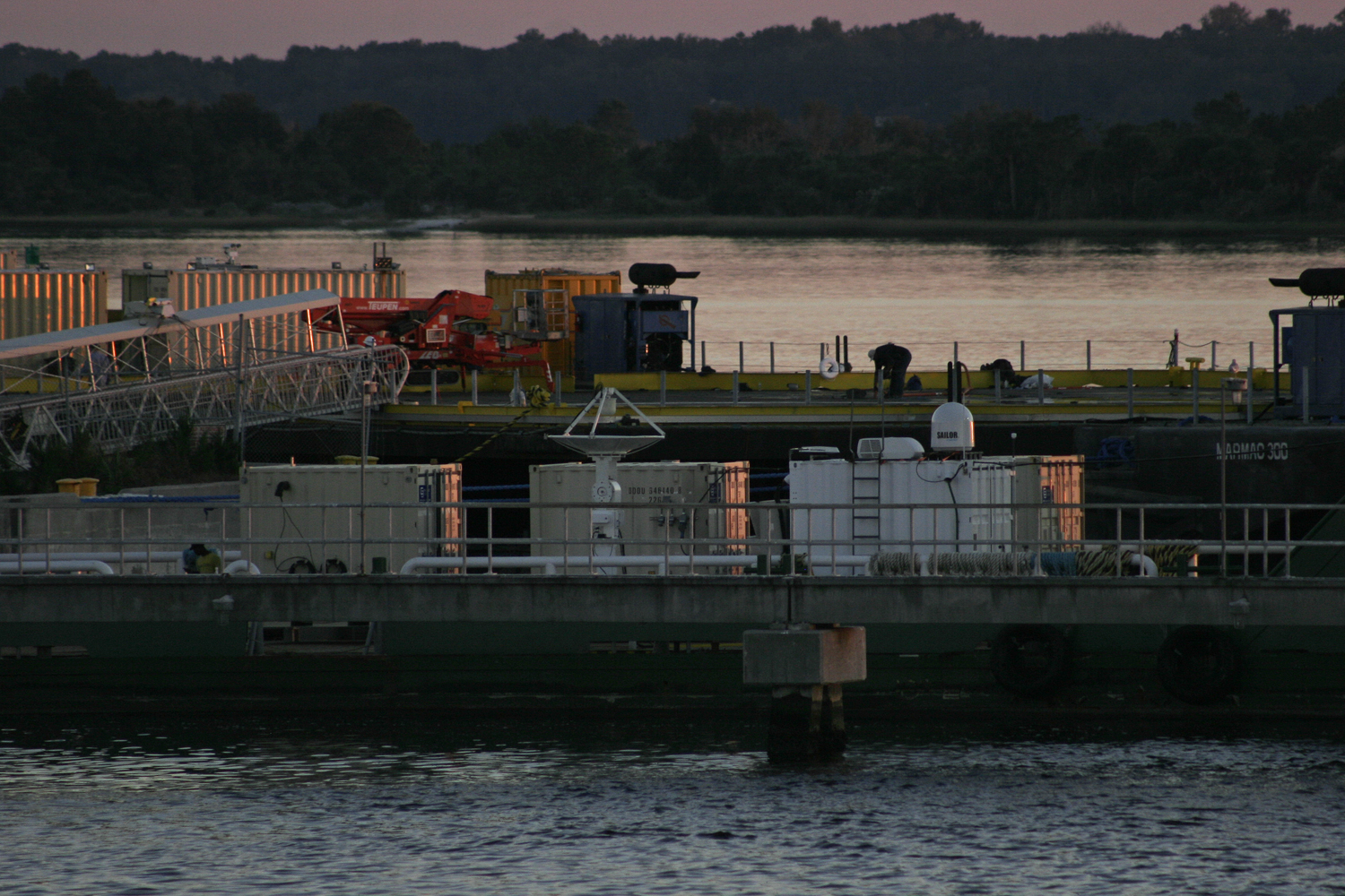 barge03.jpg