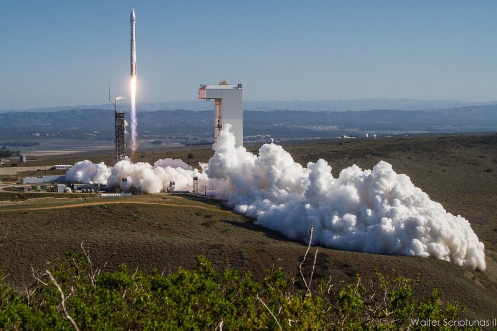 Landsat 8 is launched from SLC-3E aboard an Atlas 5. Credit: Walter Scriptunas II / Scriptunas Images 