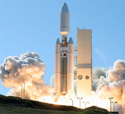 The final Titan rocket launches from the SLC-4E pad at Vandenberg. Credit: Gene Blevins LA Daily News.