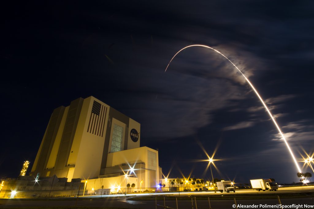 The Atlas 5 rocket streaks to space on March 22. Credit: Alex Polimeni/Spaceflight Now