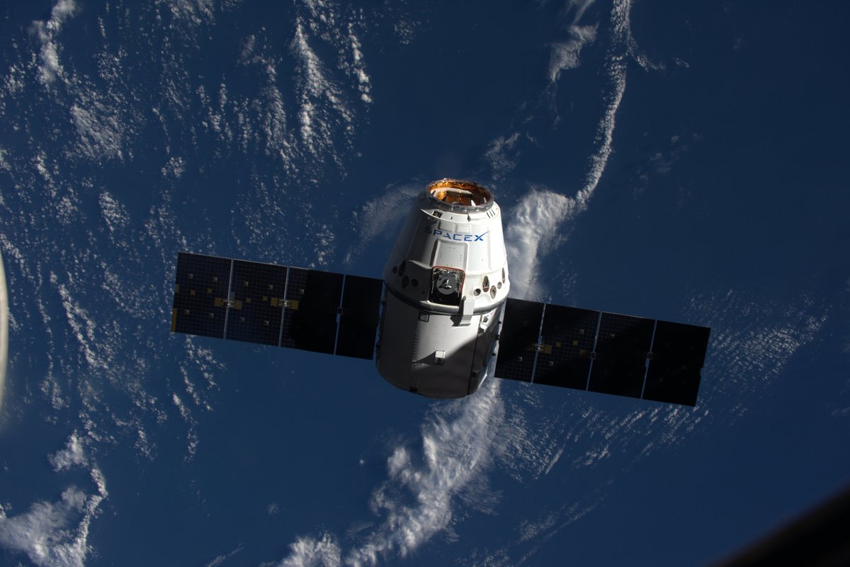 international space station dragon