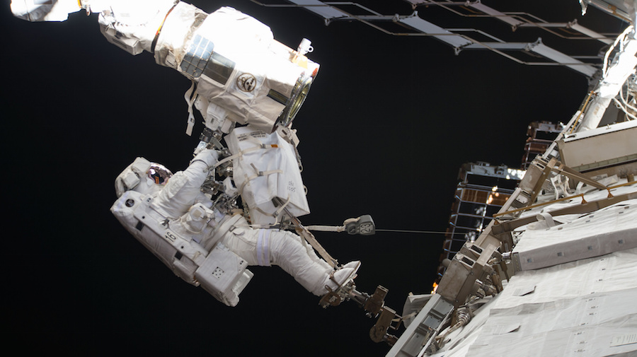 nasa iss robotic arm