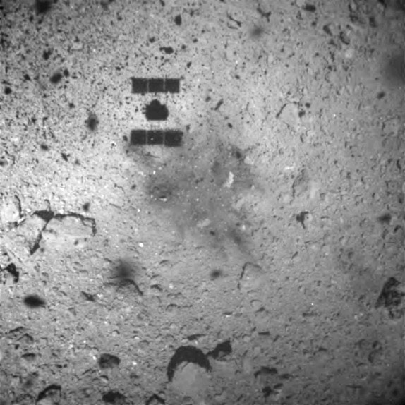 Japanese probe lands on asteroid to capture sample – Spaceflight Now