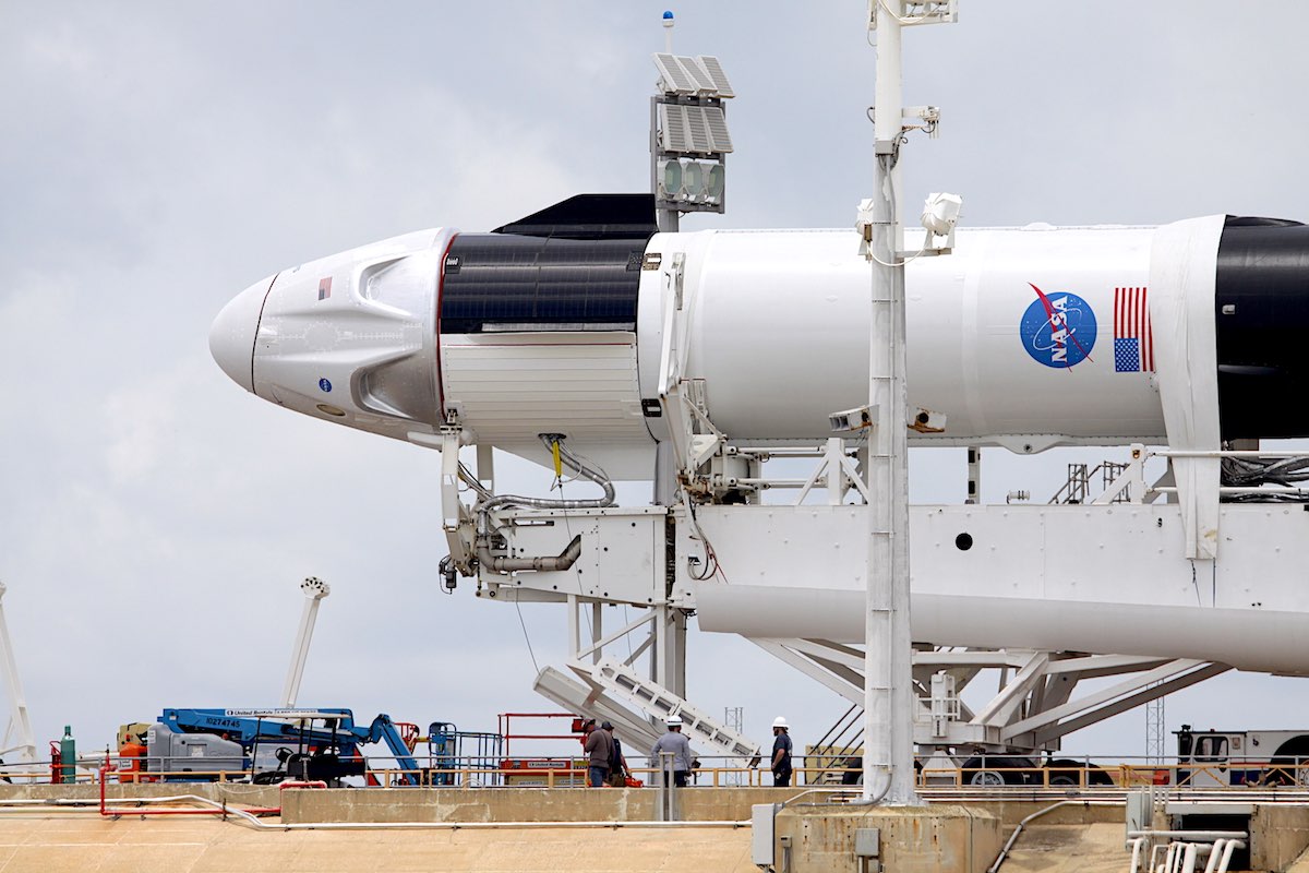 dragon spacecraft launch