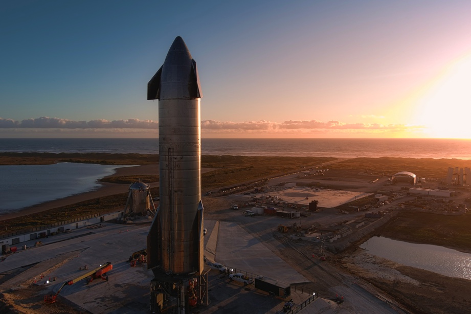 Gleaming prototype of SpaceX's Starship ready for experimental flight –  Spaceflight Now