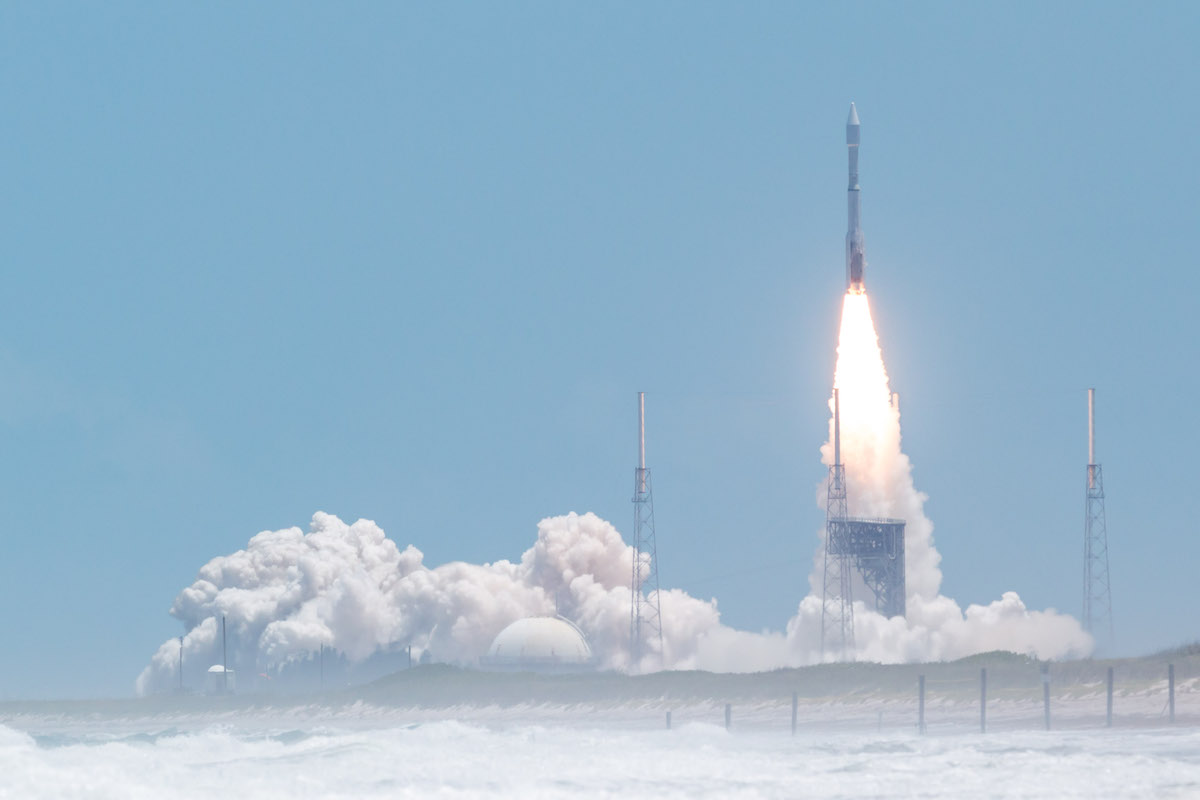 Photos Ulas Atlas Rocket Lifts Off From Cape Canaveral