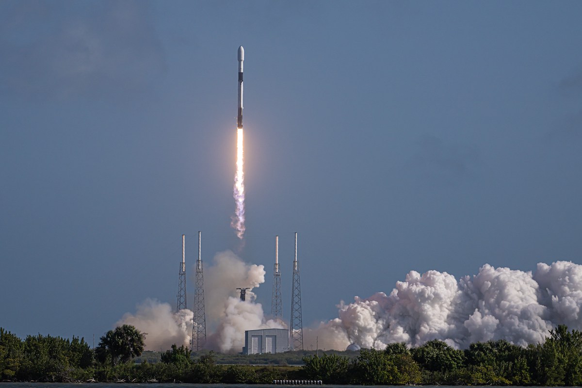 SpaceX “broomstick” launches 40th Starlink mission thumbnail