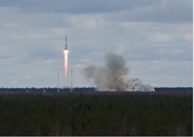 Russia launches Soyuz rocket with military spy satellite thumbnail