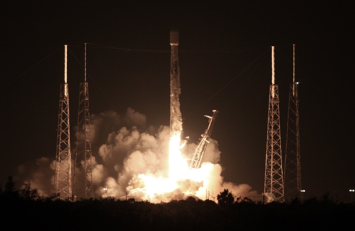 SpaceX launches Airbus-built TV broadcasting spacecraft for Eutelsat thumbnail