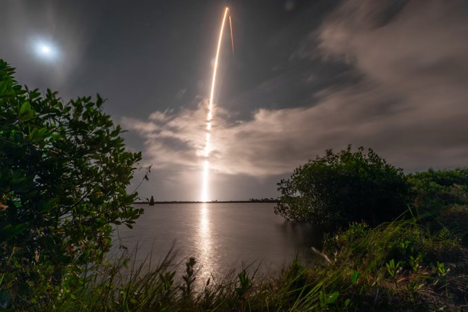 يقوم صاروخ SpaceX’s Falcon 9 بتوجيه إبرة الطقس ويطلق 22 قمرًا صناعيًا من نوع Starlink من كيب كانافيرال – الآن رحلة فضائية