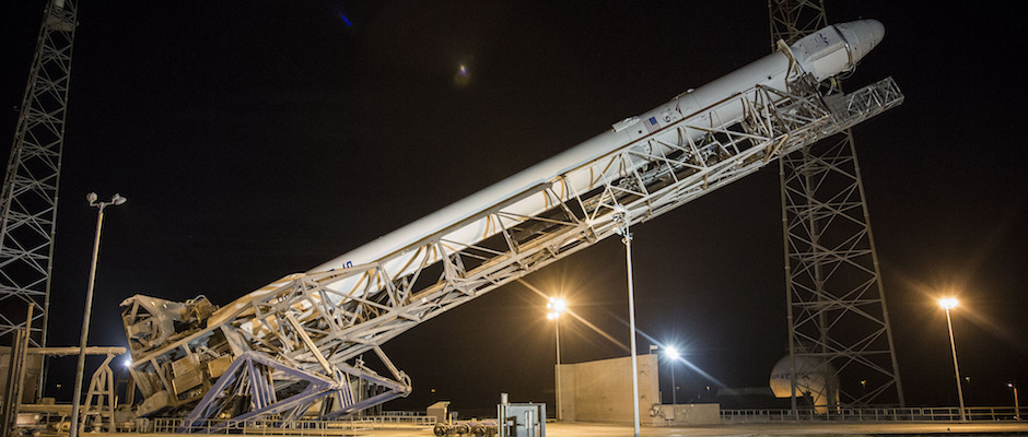 Falcon 9 rocket fires engines for prelaunch test