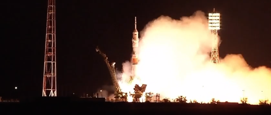 Live coverage: Three-man crew arrives at space station