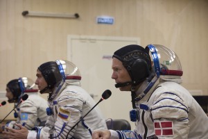 Photos: Three-man crew launched from steppes of Kazakhstan ...