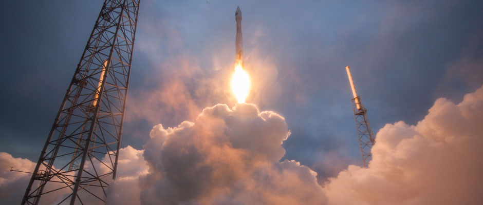 Photos: Atlas 5 rocket aims for International Space Station