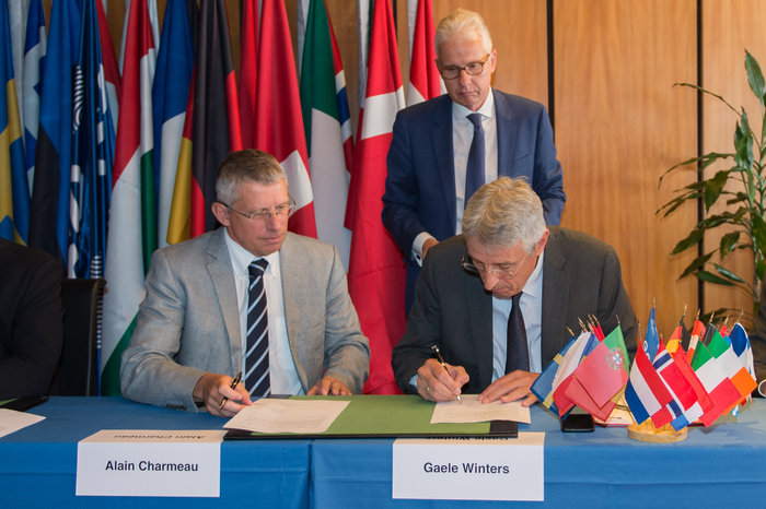 Alain Charmeau (left), CEO of Airbus Safran Launchers, and Gaele Winters (right), the European Space Agency's director of launchers, signed the development contract for the Ariane 6 rocket in August 2015. Credit: ESA–N. Imbert-Vier, 2015