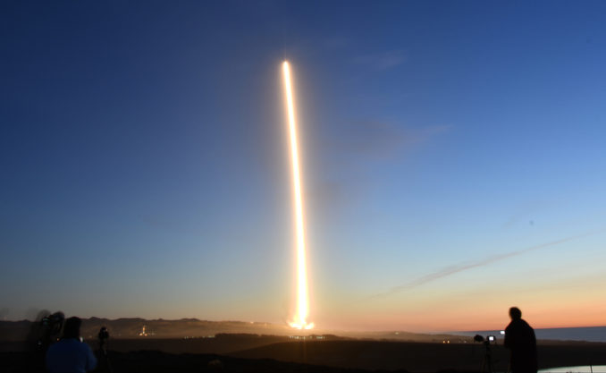 Falcon 9 launch lights up Southern California sky – Spaceflight Now