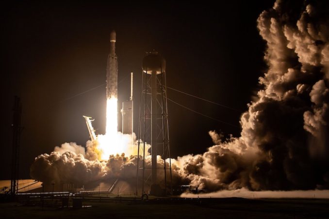 More photos from SpaceX’s first Falcon Heavy night launch – Spaceflight Now