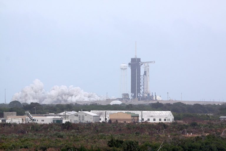 Falcon 9 rocket fires up in crucial test before weekend crew launch ...