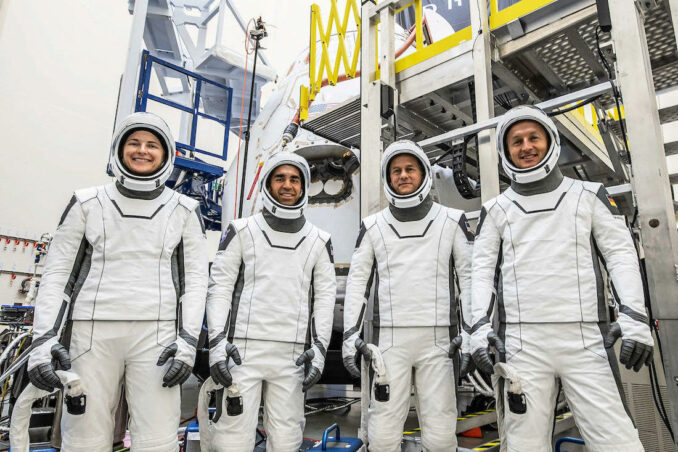 NASA mission specialist Kayla Barron, pilot Tom Marshburn, commander Raja Chari, and European Space Agency astronaut Matthias Maurer participate in the Crew Equipment Interface Test at Area 59, home of Dragon spacecraft processing at Cape Canaveral Space force Station. Credit: SpaceX