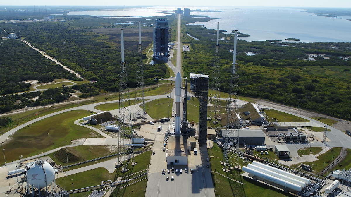 Fuga de combustible en la plataforma de lanzamiento retrasa la misión Atlas 5 – Spaceflight Now