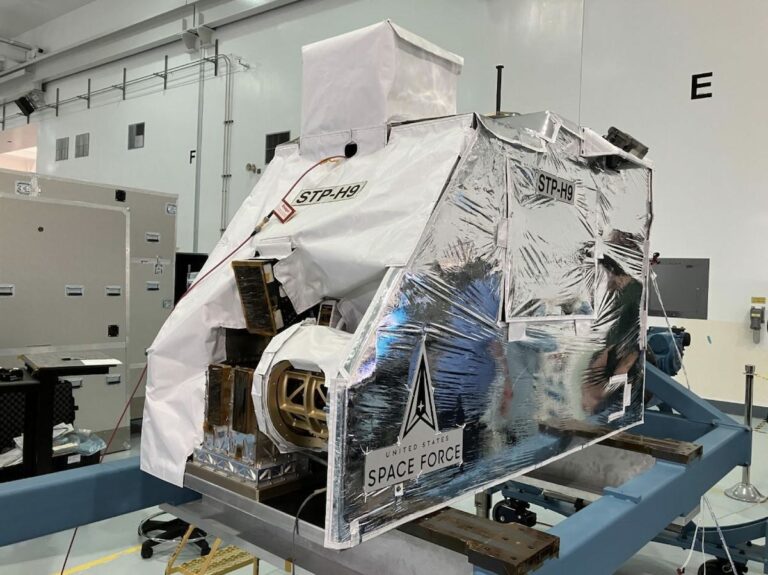 Space Testing U.S. military experiments hitching ride to space station on SpaceX ...