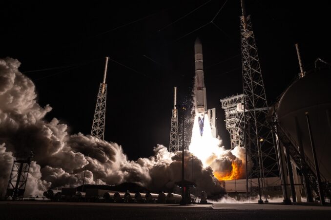 The inaugural Vulcan rocket, powered by two Blue Origin-built BE-4 engines, lifts off from SLC-41 at Cape Canaveral Space Force Station on Jan. 8, 2024. Image: Adam Bernstein/Spaceflight Now