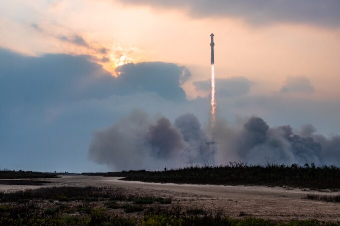 For a fourth time in program history, SpaceX launches its Starship rocket from its Starbase facility in southern Texas. Image: Adam Bernstein/Spaceflight Now