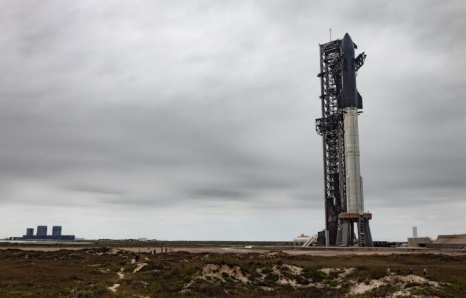 SpaceX's fully integrated Starship rocket stands at Launch Tower 1 at the Starbased facilities in Boca Chica, Texas, ahead of the launch of the Flight 7 mission. Image: Adam Bernstein/Spaceflight Now