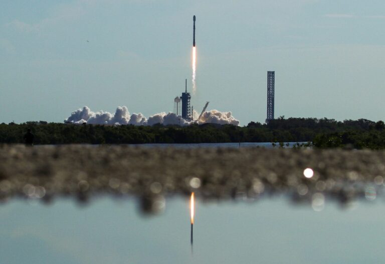 SpaceX launches 27 Starlink satellites on Falcon 9 launch from NASA’s ...