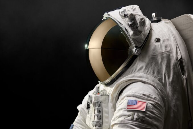 Axiom Space's Axiom Extravehicular Mobility Unit (AxEMU) spacesuit features a visor system provided through a partnership with Oakley. Image: Axiom Space